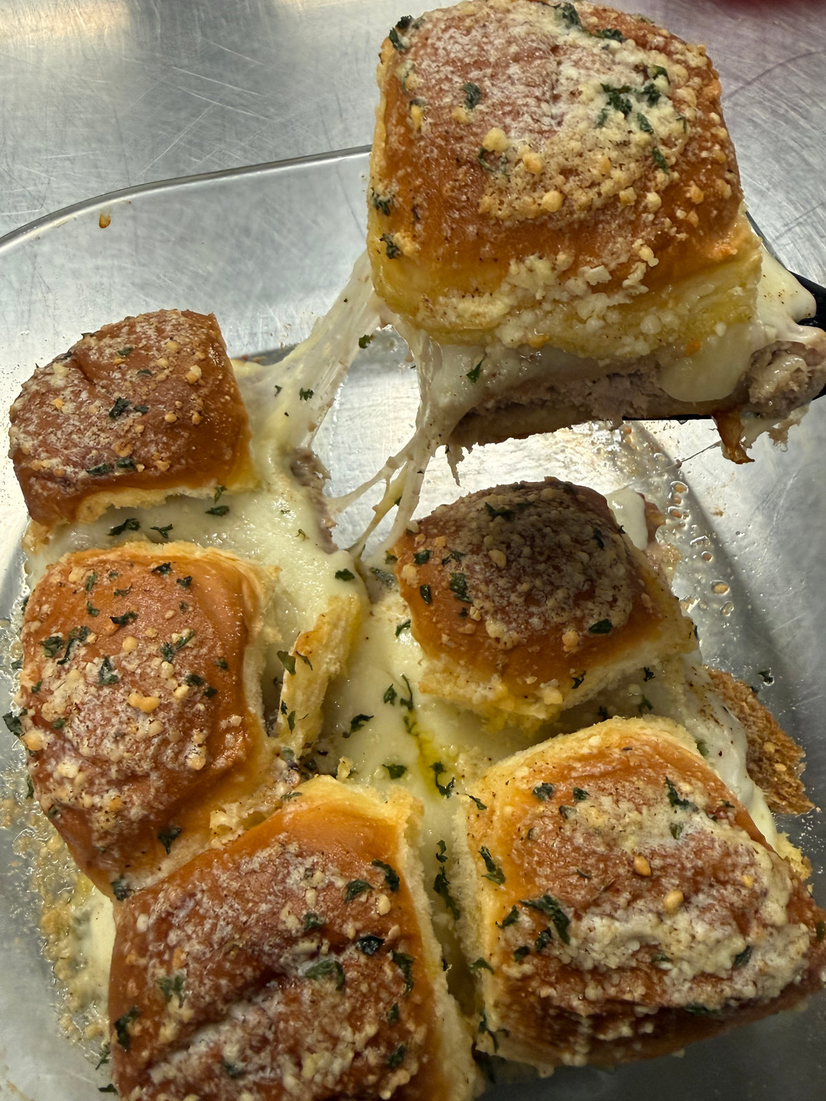 Signature Garlic Parm Sliders & Mac And Cheese (serves 4)