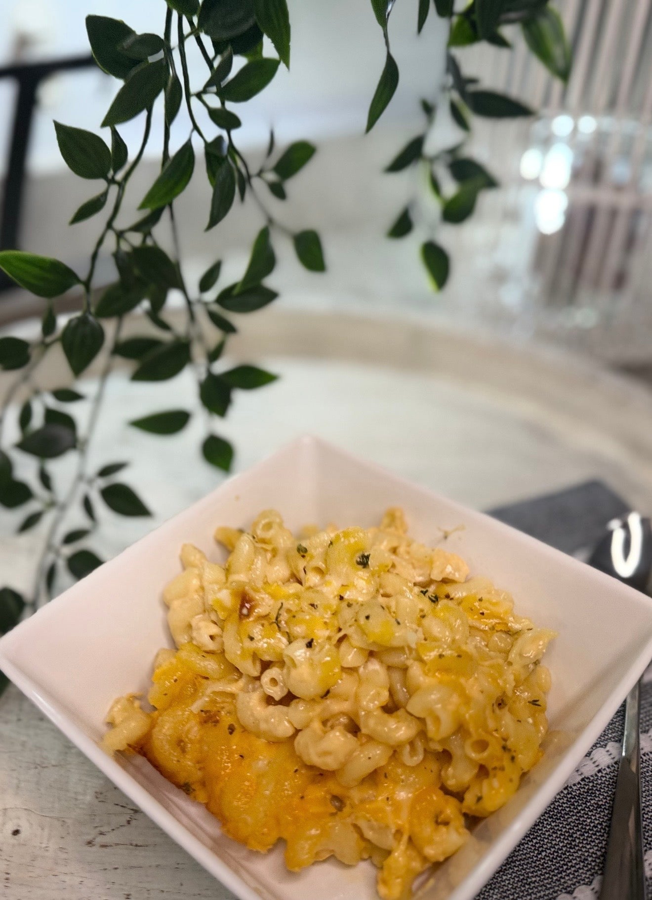 Signature Garlic Parm Sliders & Mac And Cheese